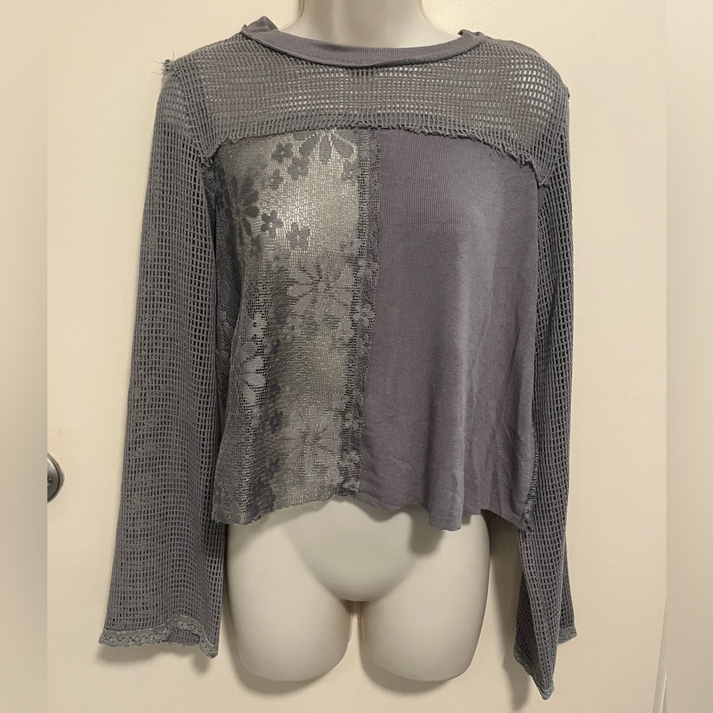 POL Iron Gray round neck lace detailed Top - Picture 2 of 7